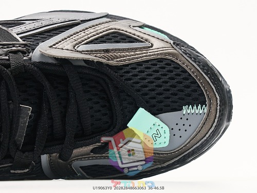 New Balance 1906R Sneaker in Schwarz mit dem N an der Seite 2