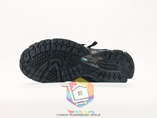 New Balance 1906R Sneaker in Schwarz mit dem N an der Seite 6