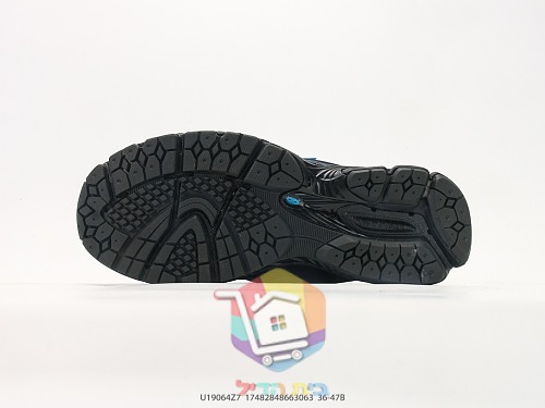 New Balance 1906R Sneaker in Schwarz mit dem N an der Seite 15