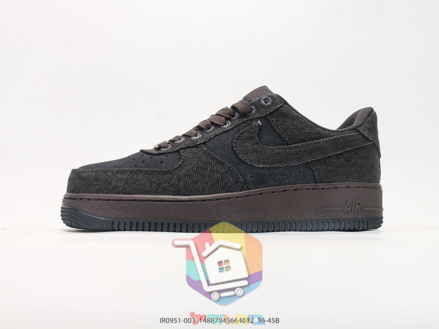 Nike Air Force 1 Sneaker in Schwarz mit brauner Sohle