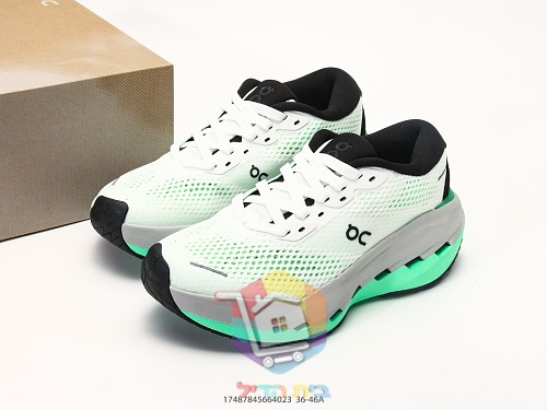 OC Laufschuhe aus perforiertem Mesh mit dicker Sohle 42