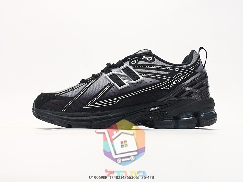 New Balance 1906R Laufschuhe in Schwarz mit silbernem N