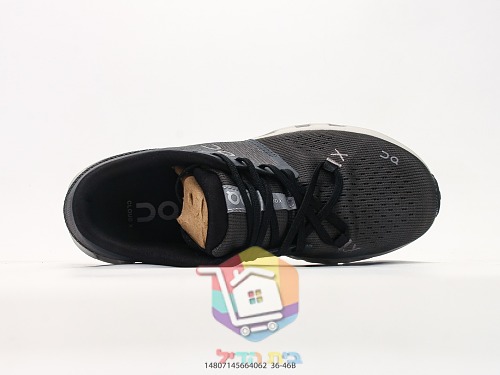 OC Laufschuhe aus Strick mit perforierter Sohle 2