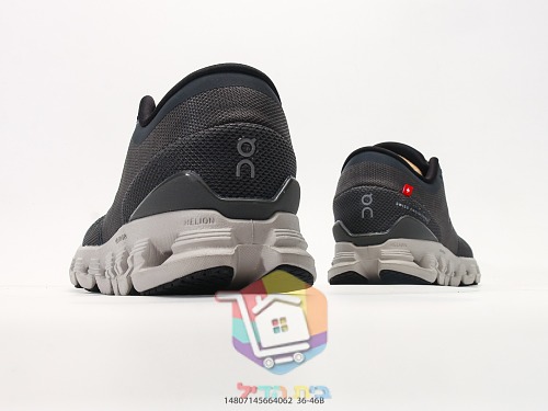 OC Laufschuhe aus Strick mit perforierter Sohle 4