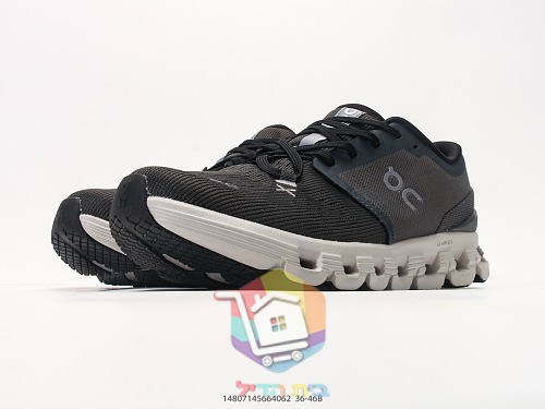 OC Laufschuhe aus Strick mit perforierter Sohle 5