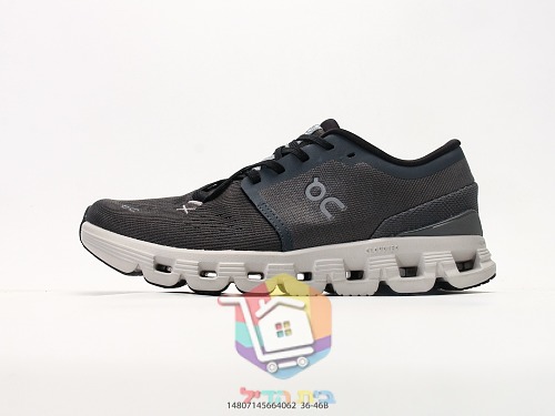 OC Laufschuhe aus Strick mit perforierter Sohle 8