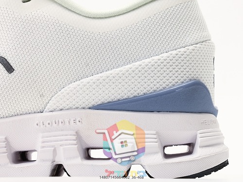 OC Laufschuhe aus Strick mit perforierter Sohle 10