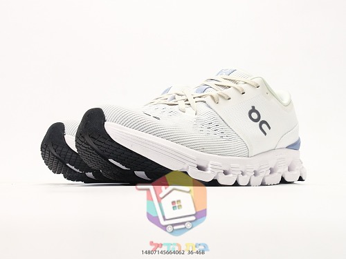 OC Laufschuhe aus Strick mit perforierter Sohle 12