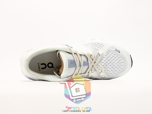 OC Laufschuhe aus Strick mit perforierter Sohle 14
