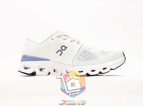 OC Laufschuhe aus Strick mit perforierter Sohle 15