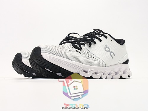 OC Laufschuhe aus Strick mit perforierter Sohle 20