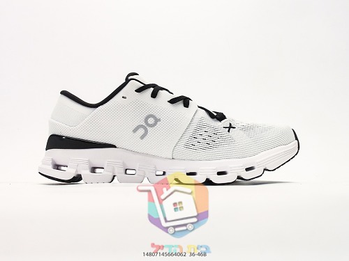 OC Laufschuhe aus Strick mit perforierter Sohle 23
