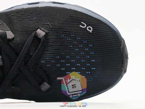 OC Laufschuhe aus Strick mit perforierter Sohle 25