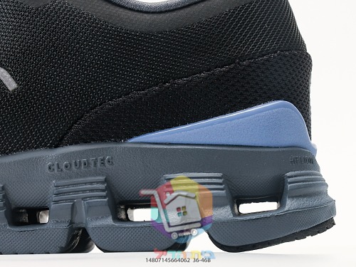 OC Laufschuhe aus Strick mit perforierter Sohle 26