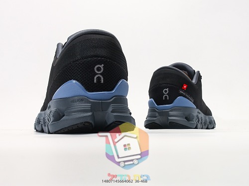OC Laufschuhe aus Strick mit perforierter Sohle 27