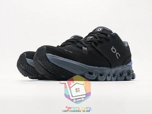 OC Laufschuhe aus Strick mit perforierter Sohle 28