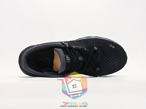 OC Laufschuhe aus Strick mit perforierter Sohle 30