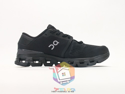OC Laufschuhe aus Strick mit perforierter Sohle 39