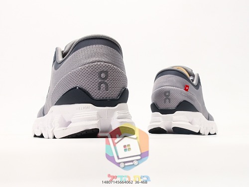OC Laufschuhe aus Strick mit perforierter Sohle 43