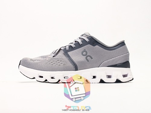 OC Laufschuhe aus Strick mit perforierter Sohle 48
