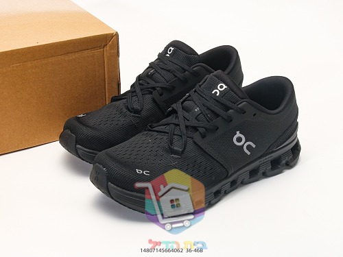 OC Laufschuhe aus Strick mit perforierter Sohle 52