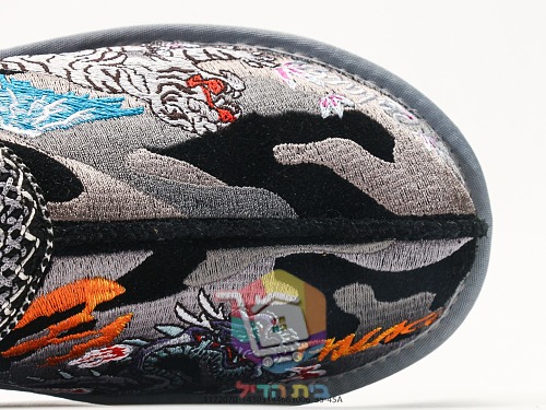 UGG Hausschuhe mit Leopardenstickerei auf Camouflage 2