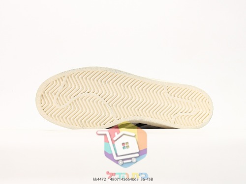adidas Samba und Superstar Sneaker mit Hello Kitty Print 5