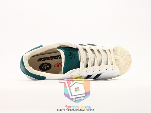 adidas Samba und Superstar Sneaker mit Hello Kitty Print 6