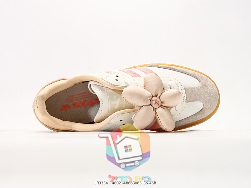 adidas Samba und Superstar Sneaker mit Hello Kitty Print 30