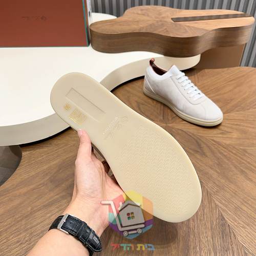 Sneaker Loro Piana aus Wildleder 7