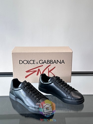 Sneaker DOLCE & GABBANA mit perforiertem DG an der Seite 19