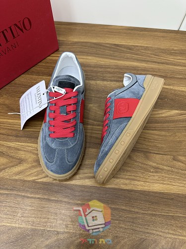 Sneaker VALENTINO mit erhabenem Logo an der Seite 15