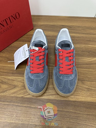 Sneaker VALENTINO mit erhabenem Logo an der Seite 16