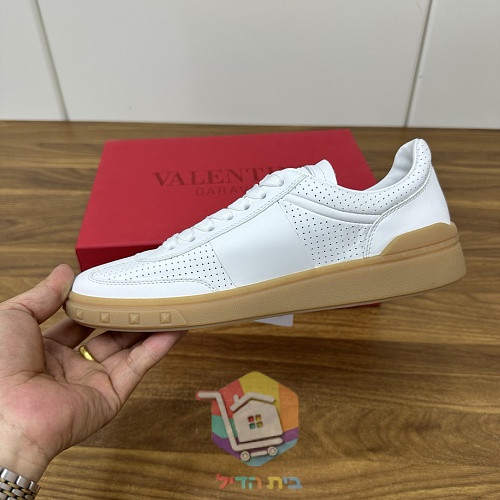 Sneaker VALENTINO mit erhabenem Logo an der Seite 21