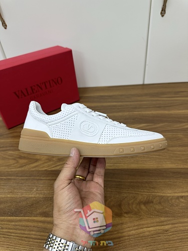 Sneaker VALENTINO mit erhabenem Logo an der Seite 22