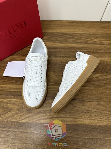 Sneaker VALENTINO mit erhabenem Logo an der Seite 23