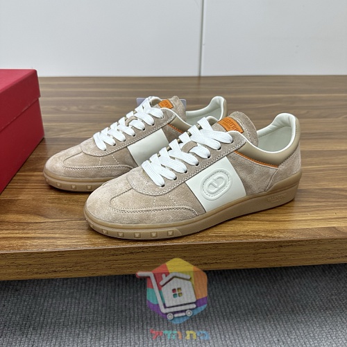 Sneaker VALENTINO mit erhabenem Logo an der Seite 26