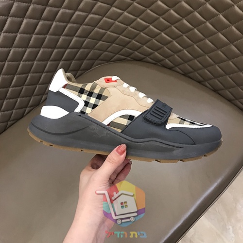 Sneaker BURBERRY mit Karomuster 4
