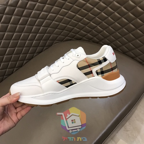 Sneaker BURBERRY mit Karomuster 26