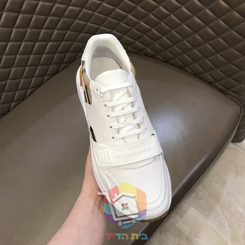 Sneaker BURBERRY mit Karomuster 27