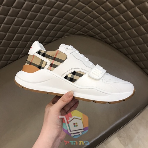 Sneaker BURBERRY mit Karomuster 28