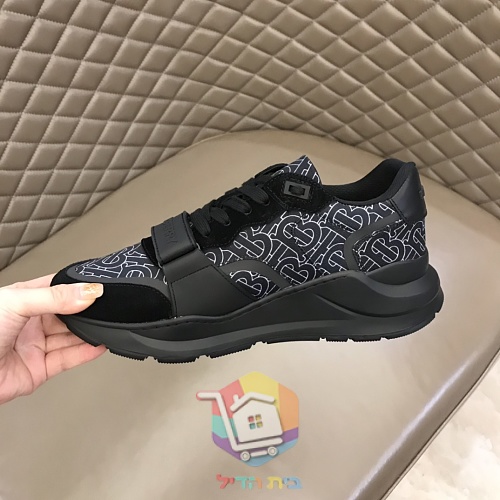 Sneaker BURBERRY mit Karomuster 42
