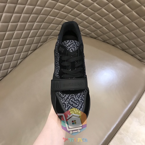 Sneaker BURBERRY mit Karomuster 43