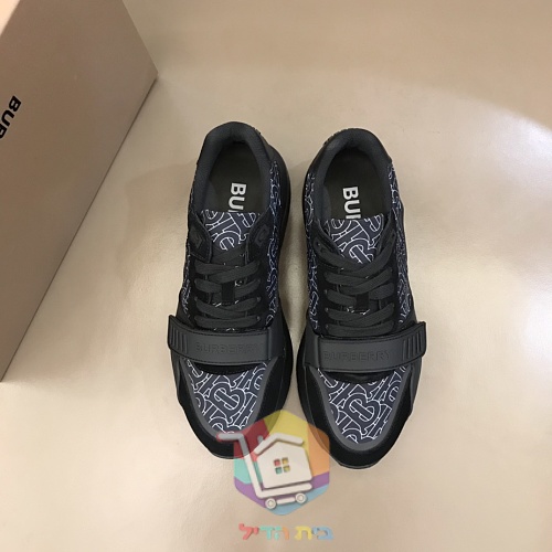 Sneaker BURBERRY mit Karomuster 48