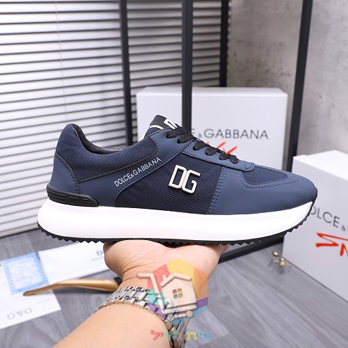 Sneaker DOLCE&GABBANA mit DG aus Metall an der Seite 21