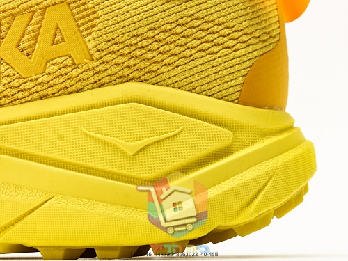 Laufschuhe HOKA mit dicker Dämpfung 4