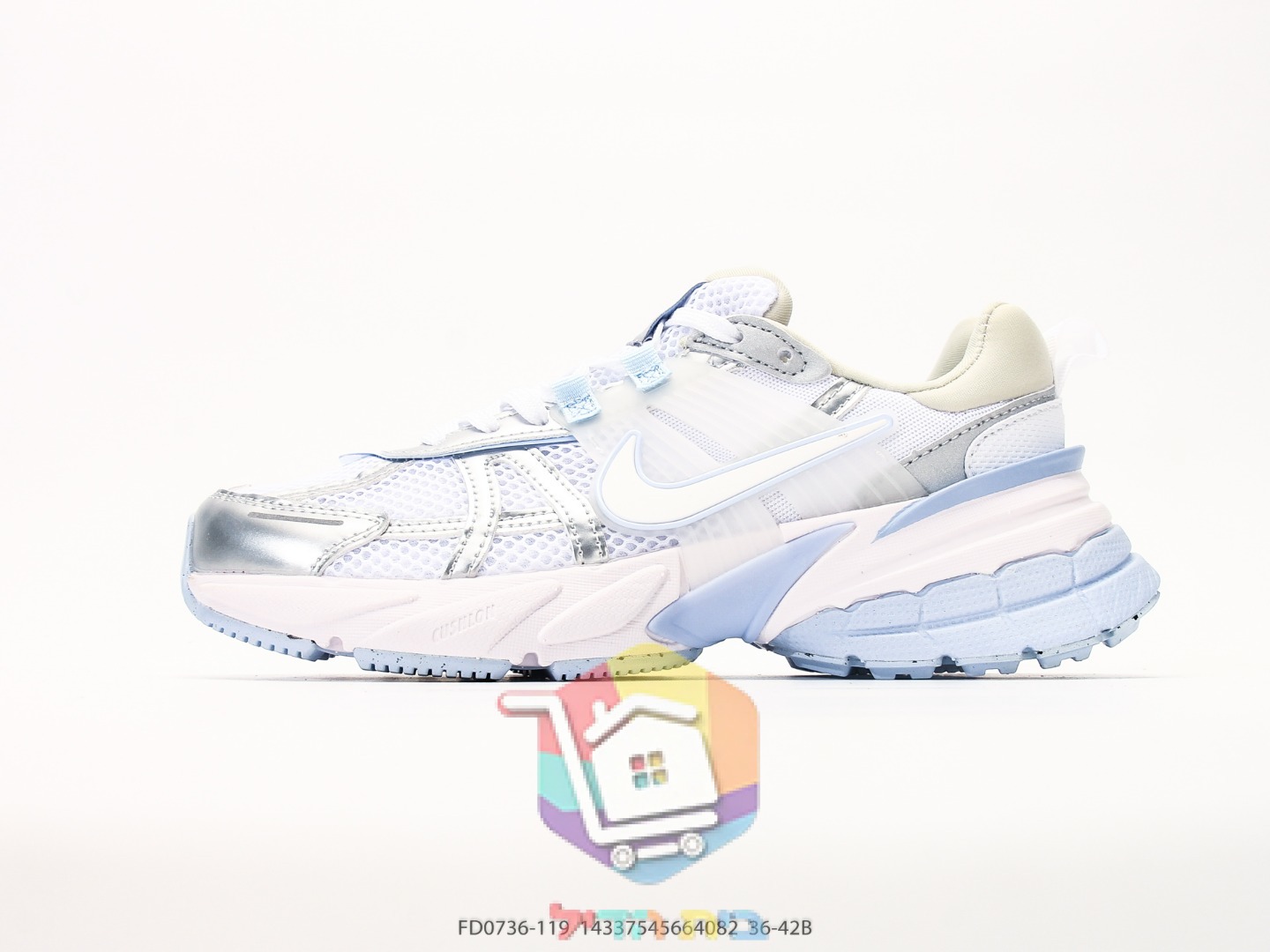 Laufschuhe Nike V2K Run in Weiß, Silber und Hellblau