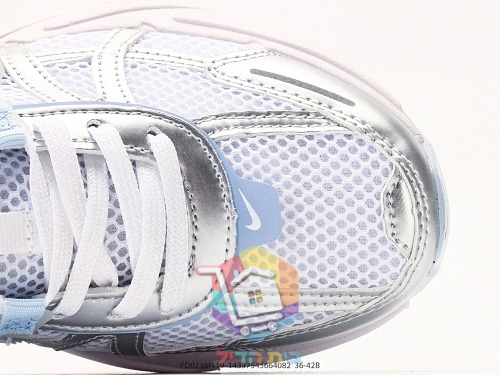 Laufschuhe Nike V2K Run in Weiß, Silber und Hellblau 2