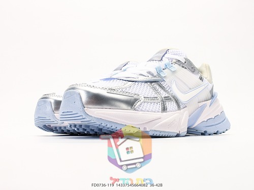 Laufschuhe Nike V2K Run in Weiß, Silber und Hellblau 5