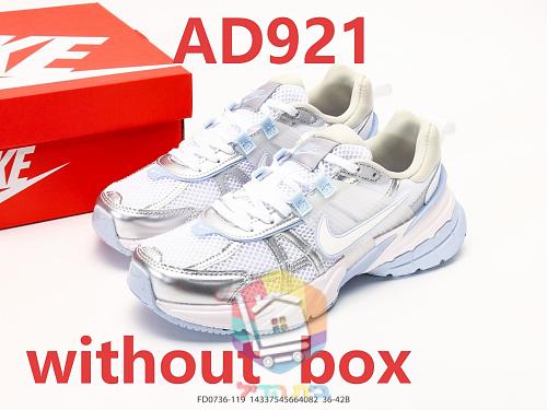 Laufschuhe Nike V2K Run in Weiß, Silber und Hellblau 11